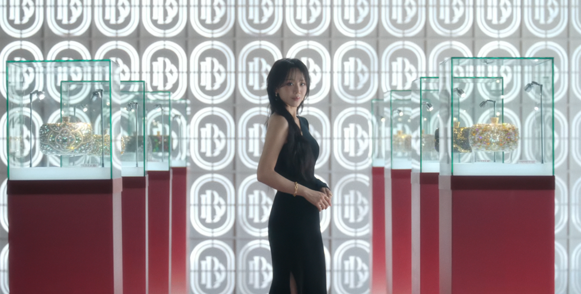Human Vanity and Ostentation Portrayed in Art of Sarah