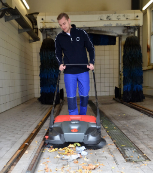 Haaga 477 Industrial Floor Sweeper - 2.png