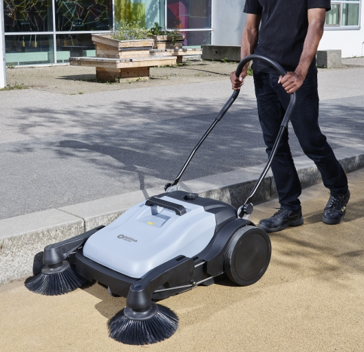 Nilfisk SW250 Manual Floor Sweeper.png