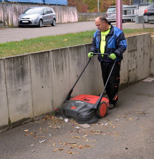 Haaga 677 Industrial Floor Sweeper - 3.png