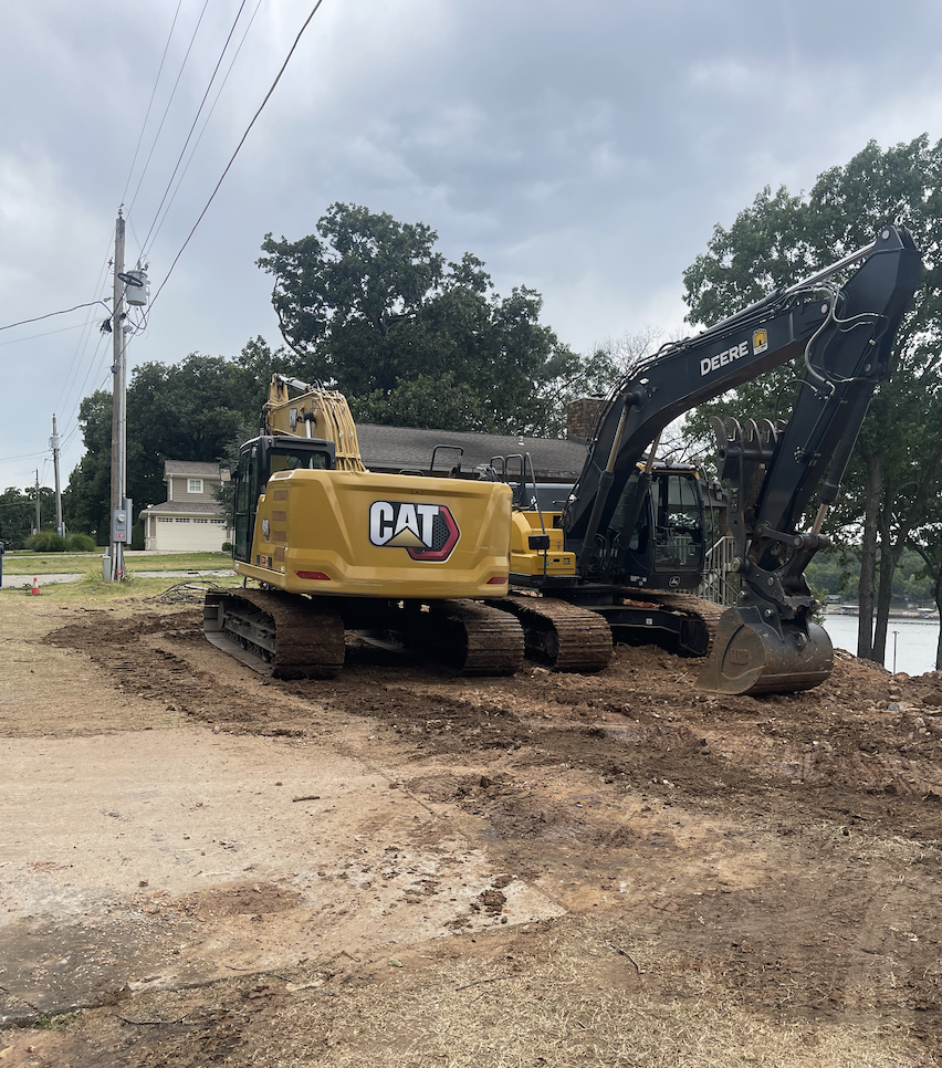 Earthworks by Justin excavators completing professional excavation and dirt work in the Tulsa, Oklahoma area.Earthworks by Justin excavators completing professional excavation and dirt work in the Tulsa, Oklahoma area.