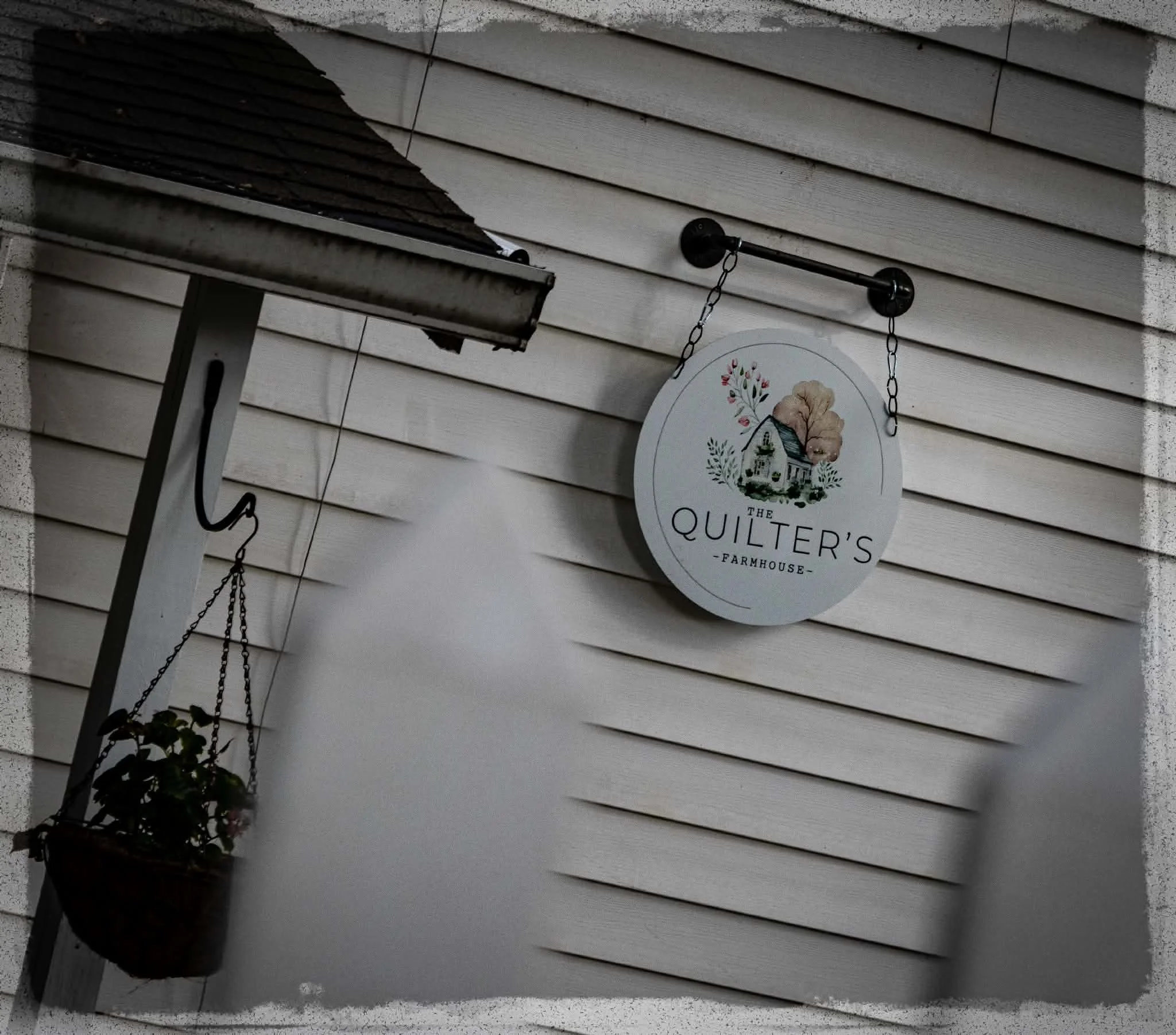 The Quilter's Farmhouse Sign in Independence, MO