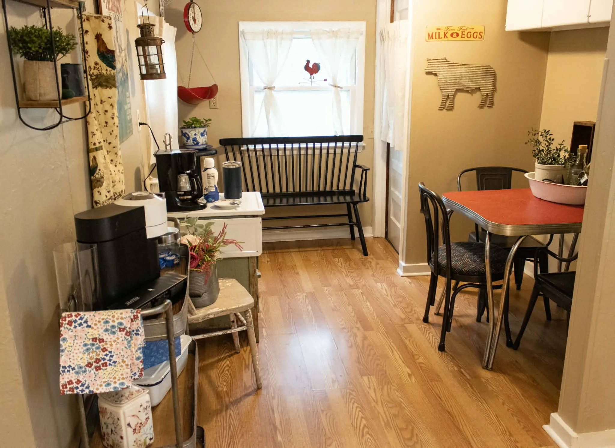 The Quilter's Farmhouse offers complimentary water, tea and coffee in the kitchen with options to heat up food, store cold food and/or make something on the stove. 