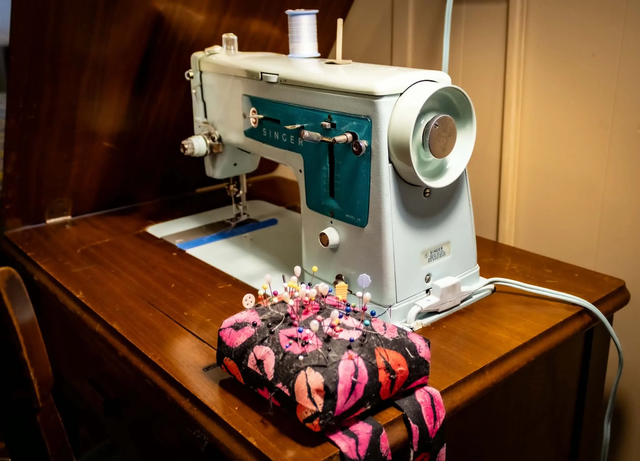The Quilter's Farmhouse offers machine rentals if you don't want to bring yours to an open sew, class or retreat.