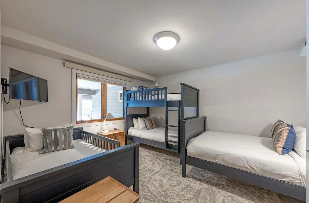 Bunk room · 1 full bed and 3 twin beds