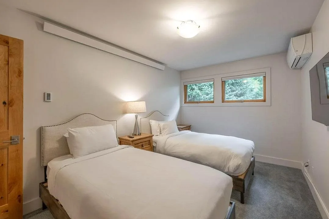 Bedroom 4 · 2 twin beds (can be converted to 1 king bed upon request)