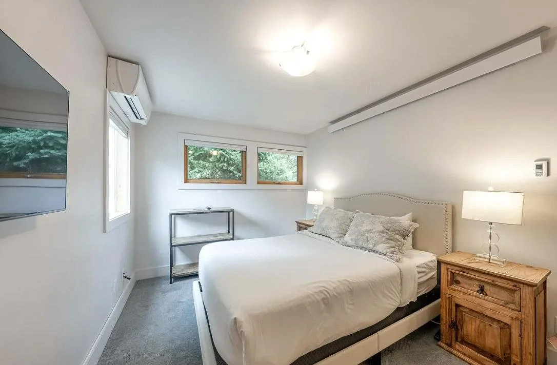 Bedroom 3 · 1 queen bed