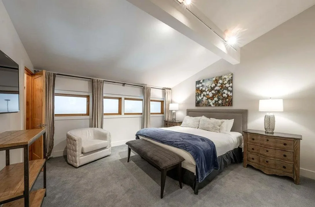Bedroom 2 · 1 king bed