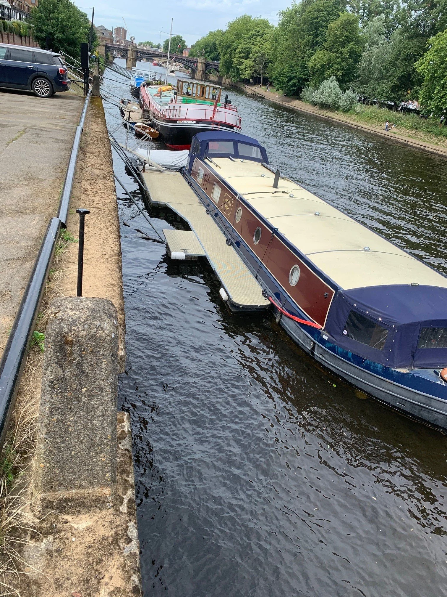 Steel ramp access pontoon