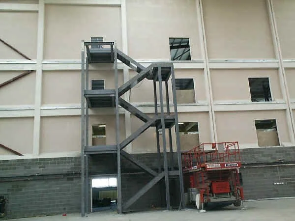 Multi-flight atrium steel framework with intermediate structural platforms