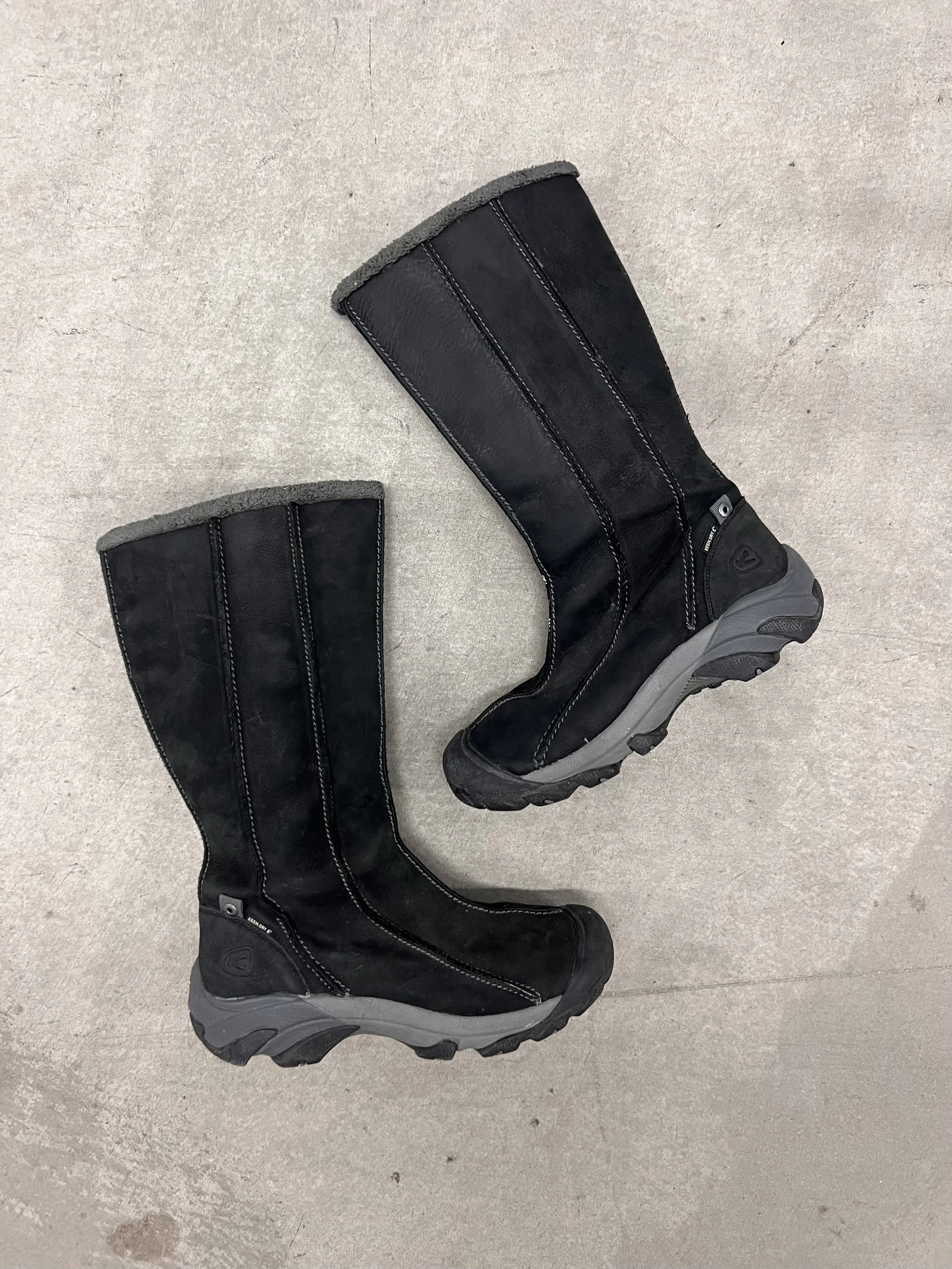 black keen hiking boot