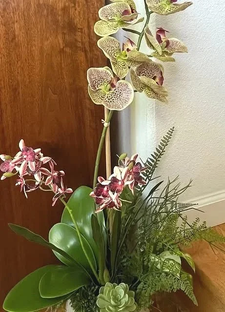 02-spotted-orchid-fern-arrangement.jpg