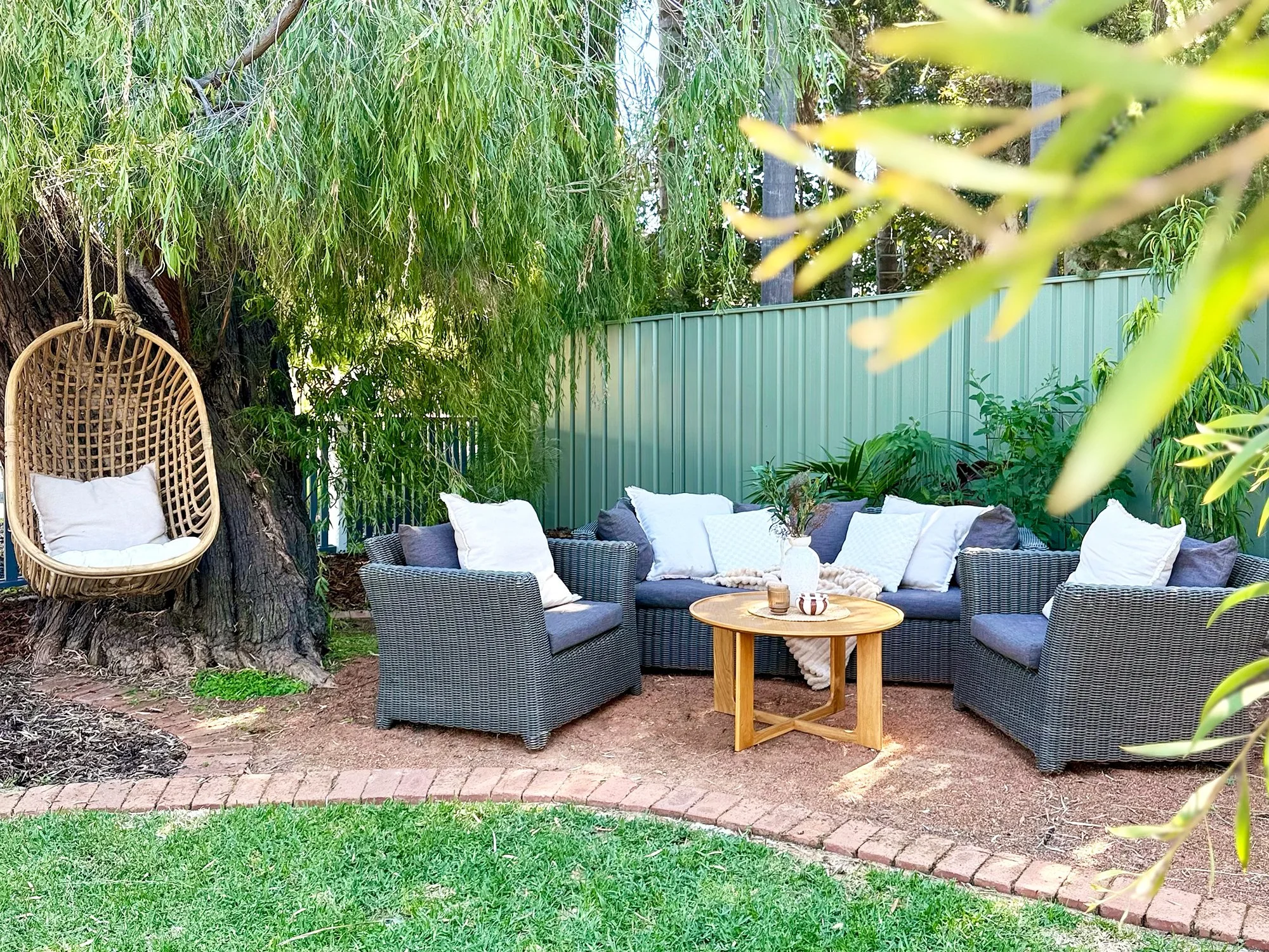 19. Front-yard.jpg