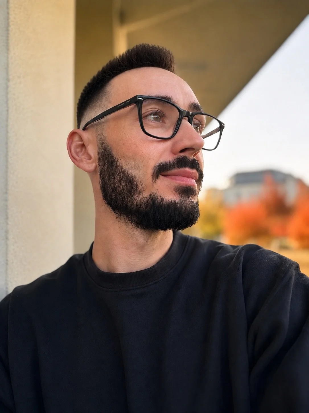 Hey, ich bin Luca, 33 Jahre alt und komme aus H&ouml;lstein im Baselland. 
Beruflich arbeite ich im Sicherheitsdienst, ausschliesslich nachts. 

Mit der #fotografie habe ich Anfang 2025 wieder richtig angefangen, damals noch mit meinem #iphone16pro u