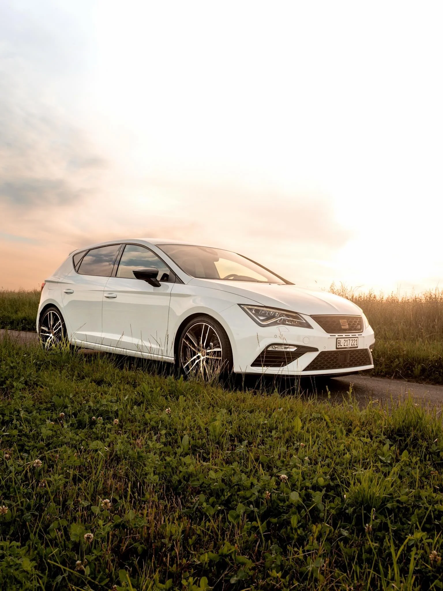 Golden hour ☀️ with a SEAT Leon Cupra from @vlukqzz 

Danke f&uuml;r dein Vertrauen und das entspannte Shooting 📸

#seat #seatleon #seatleoncupra #cupra #nikonkeepinspiring