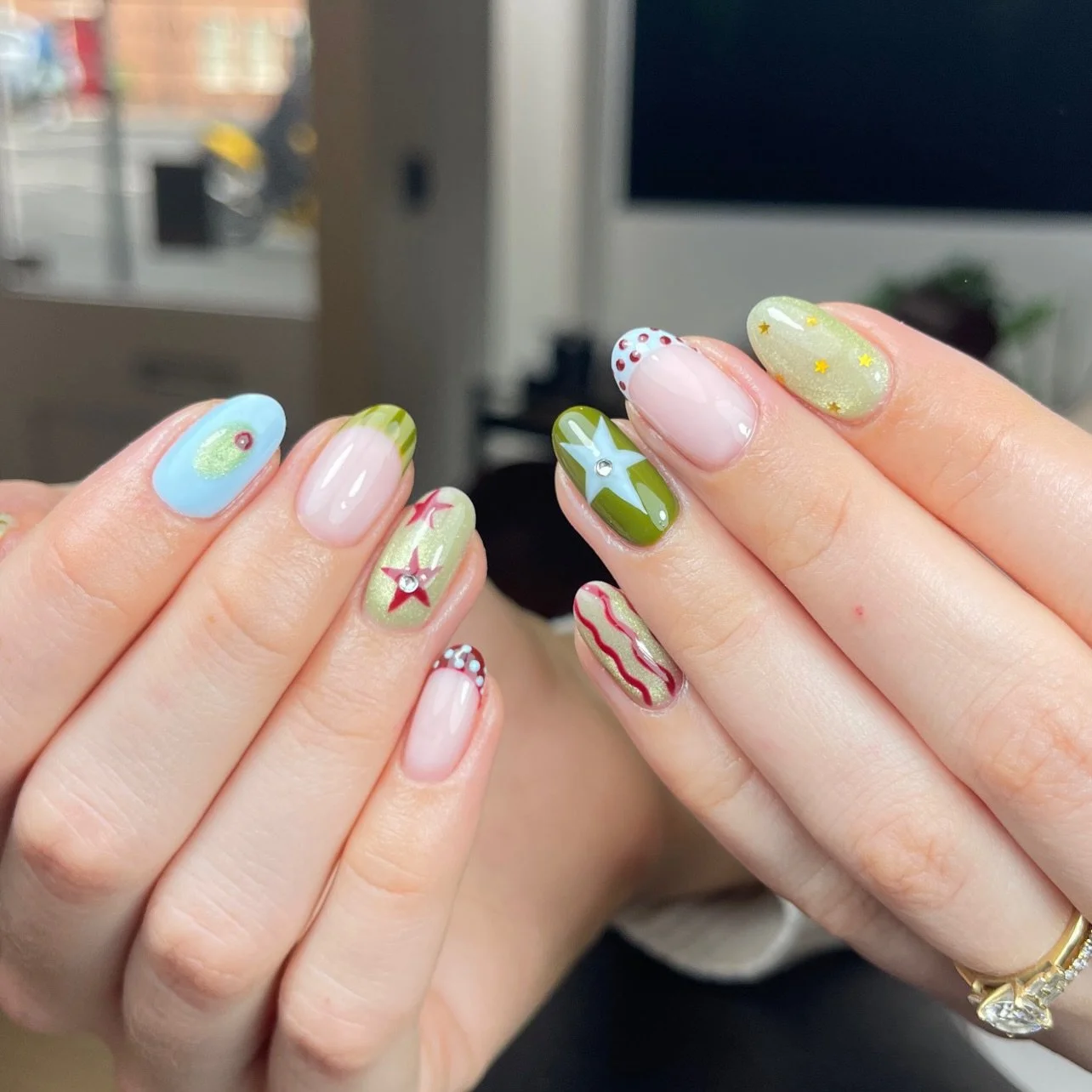 Olivey pickley nails SO fun 🥒🫒 | inspired by no other than @baylaurelnails 💚

Nail inspo | fun nails | nail art | Shrewsbury nails | Shrewsbury Biab | Shropshire nails | autumn nails | manicure |