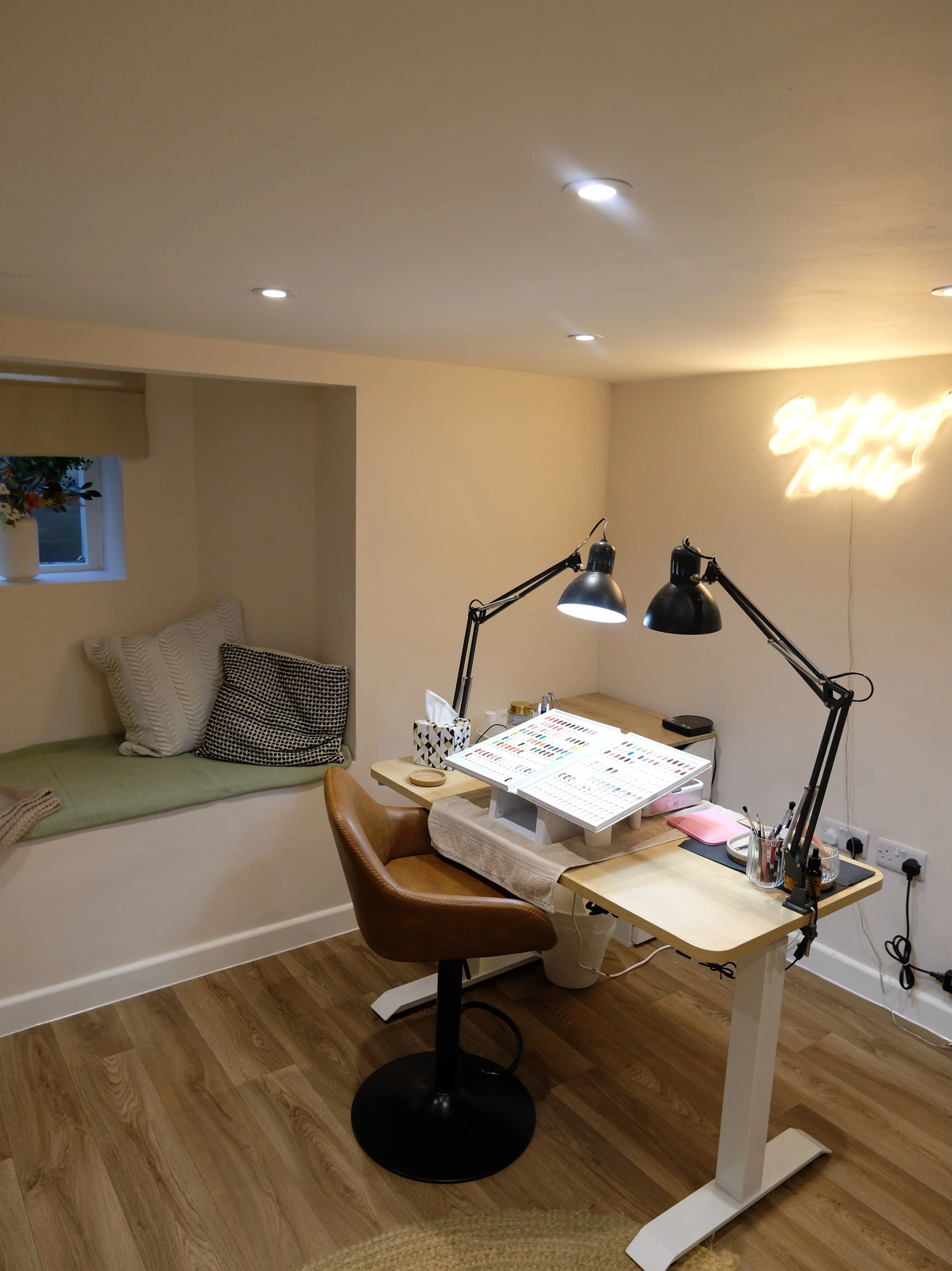 My brand new home studio! ✨

The past few weeks have been tough and tiring, but so worth it! I&rsquo;m absolutely chuffed with how it&rsquo;s turned out and still can&rsquo;t quite believe the before and afters! 🥂

Be honest, when I said I was going