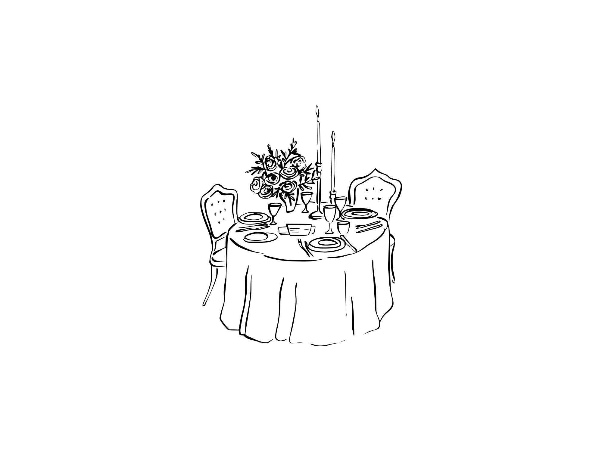 Table dressée pour un dîner avec bouquet de roses, deux chandeliers, et vaisselle élégante.
