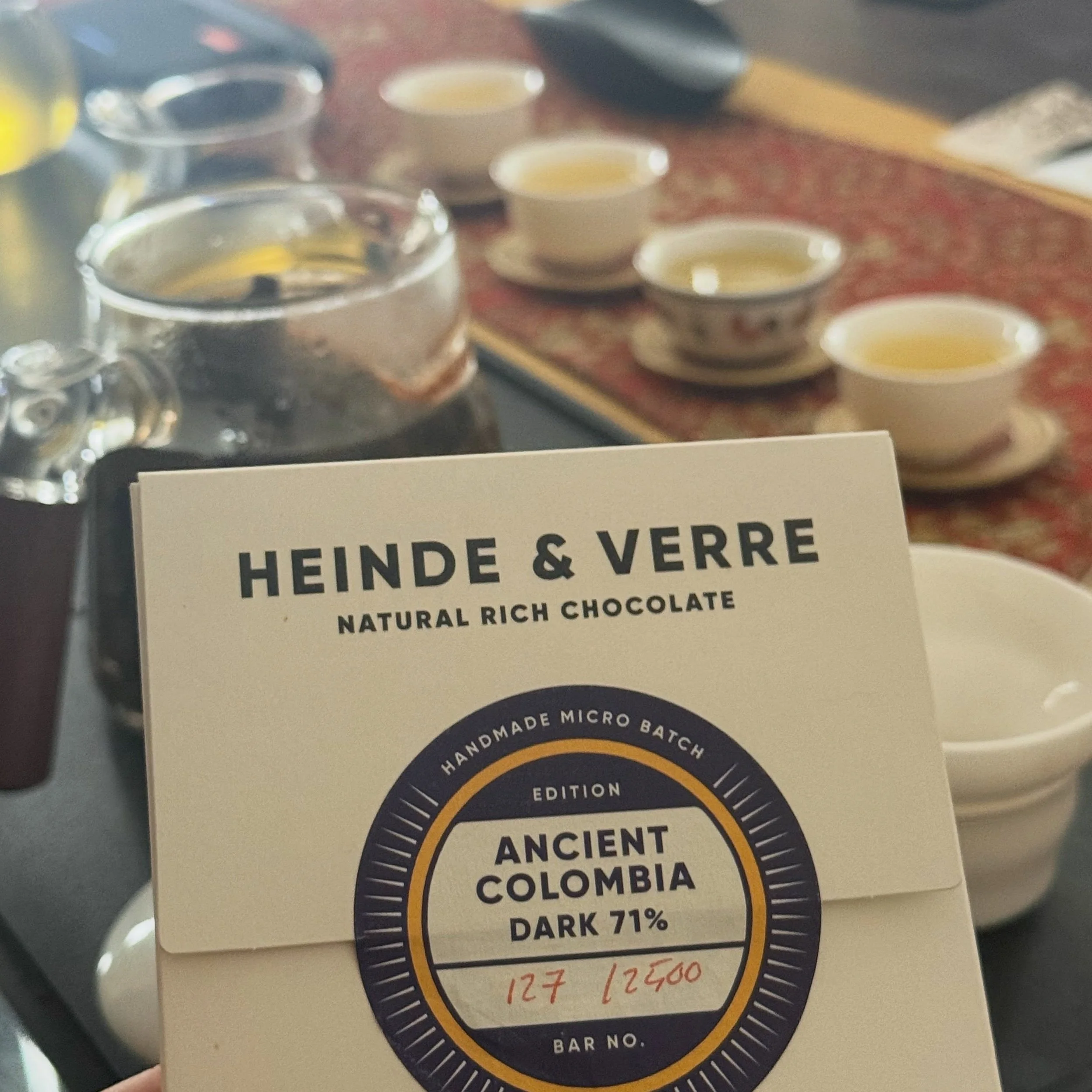 On Indigenous peoples&rsquo; day I wanted to post this wonderfully complex bar we showcased at @newyorkteasociety tasting this weekend. Made with cacao grown by the Arhuacos indigenous community in the Sierra Nevada. Another America. 
I added a few s