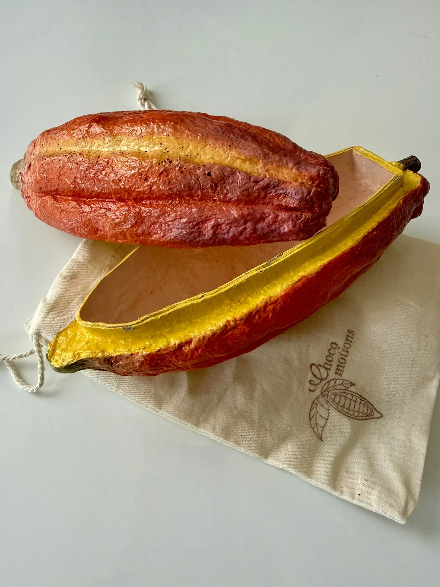 Medium Cacao Pod Keepsake Box (6.5”)