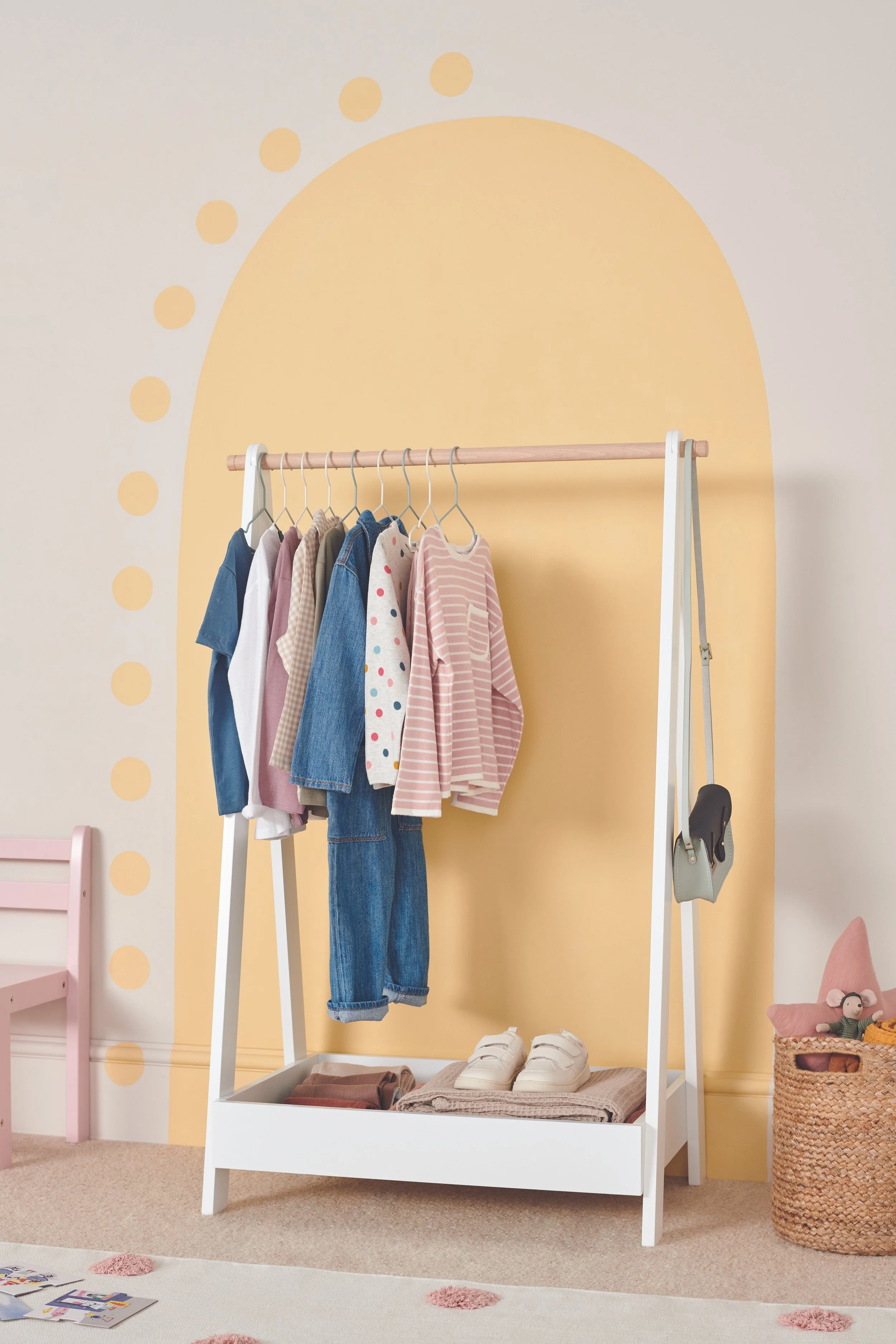 L5422___HAPPY_DAYS_DRESSING_RAIL_84580_L5375.jpg