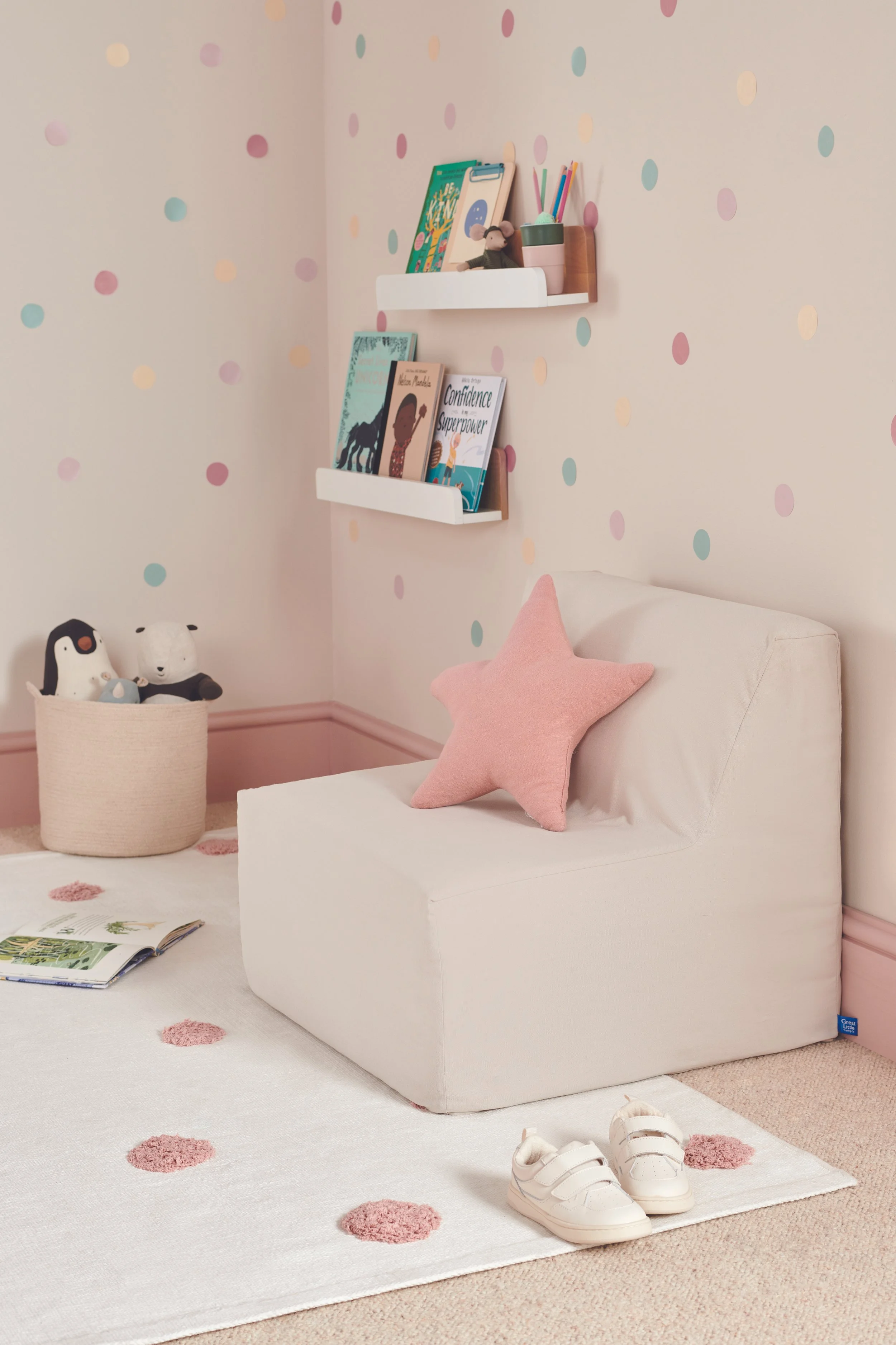 L5416___SLEEPOVER_CHAIR_NATURAL_84182_L5449_L5454_L5341_L5461.jpg