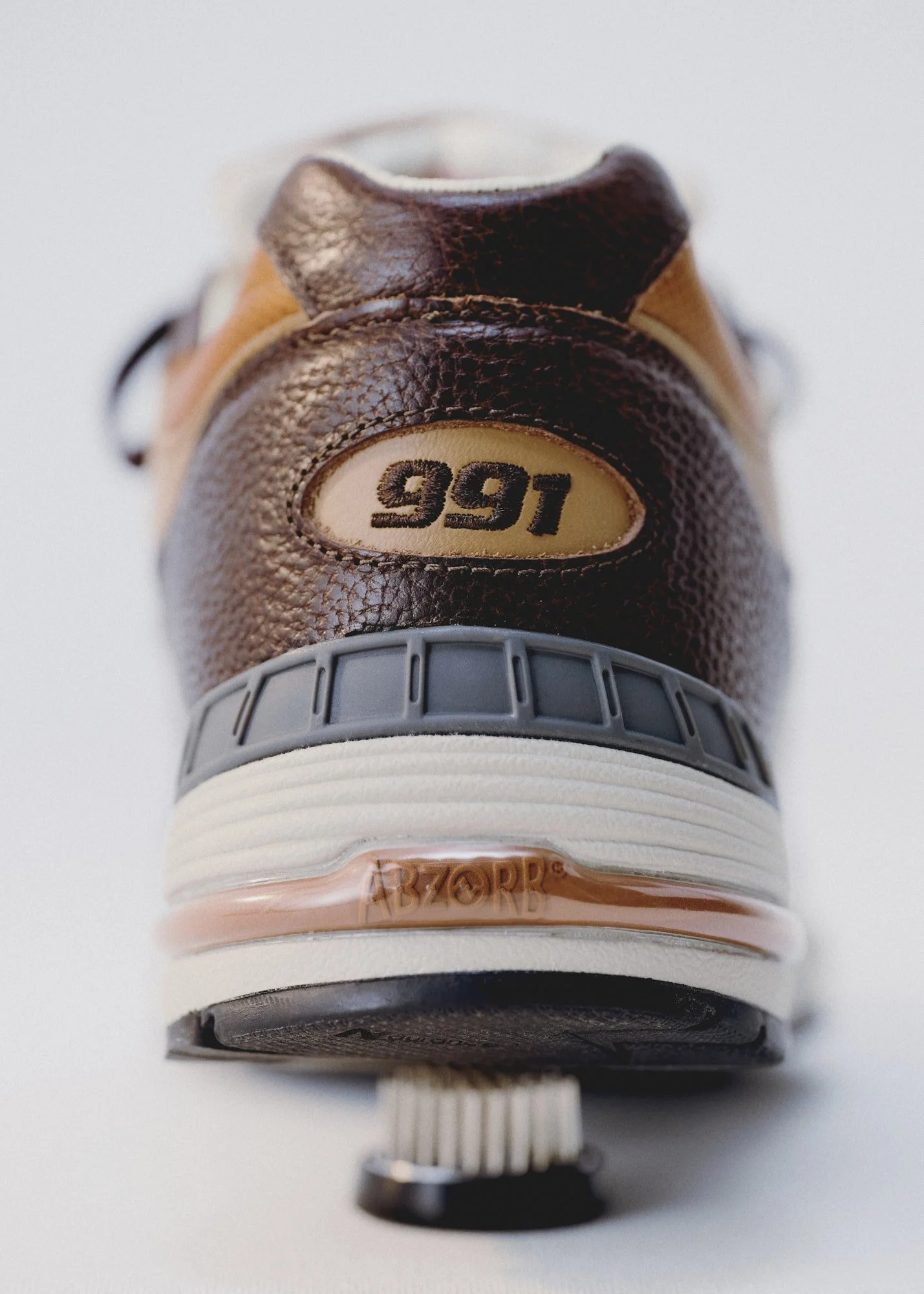 OPEN!_NB_MiUK_991v1_StillLife_M991LB1 DETAIL_0020 1.jpg