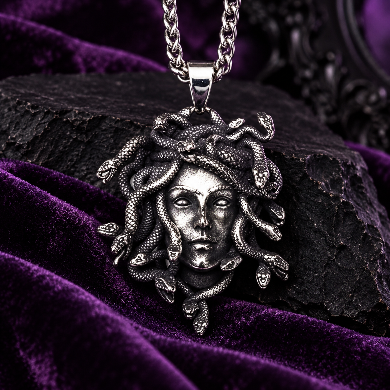 Unisex Medusa’s Gaze Necklace