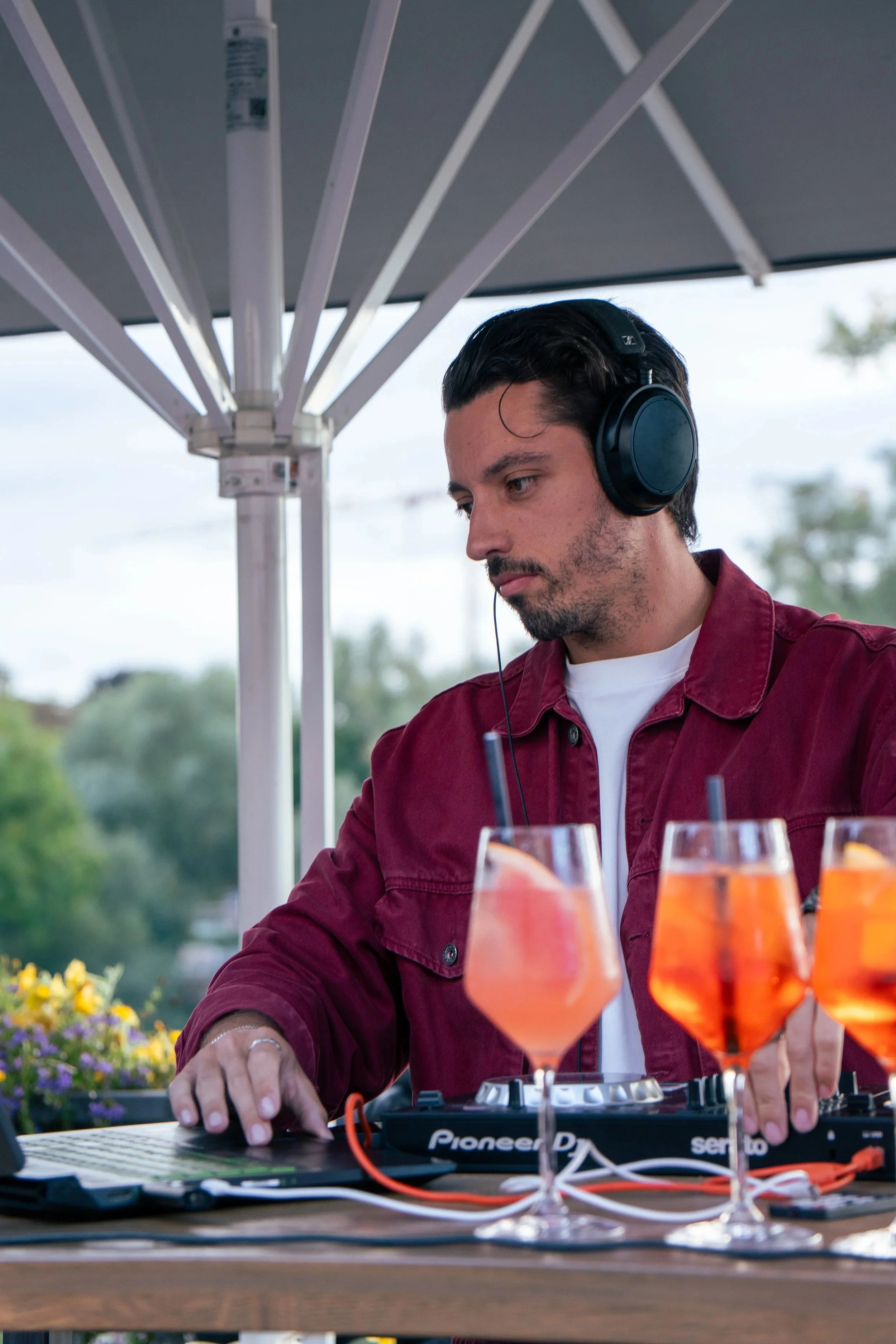 DJ Don Juan bei einem privaten Event unter freiem Himmel