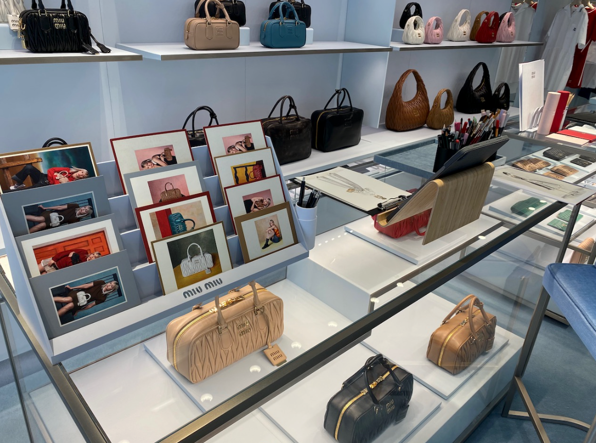 Anna_Schwarzer _Live_Illustration_for MiuMiu_003.png