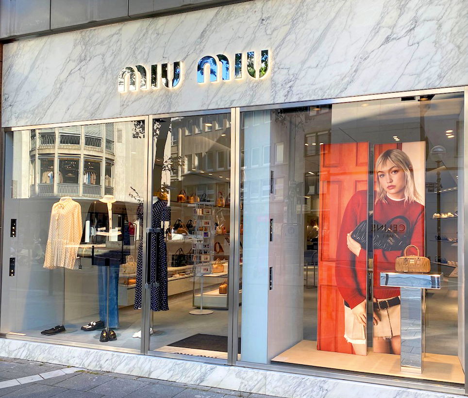 Anna_Schwarzer _Live_Illustration_for MiuMiu_024.png