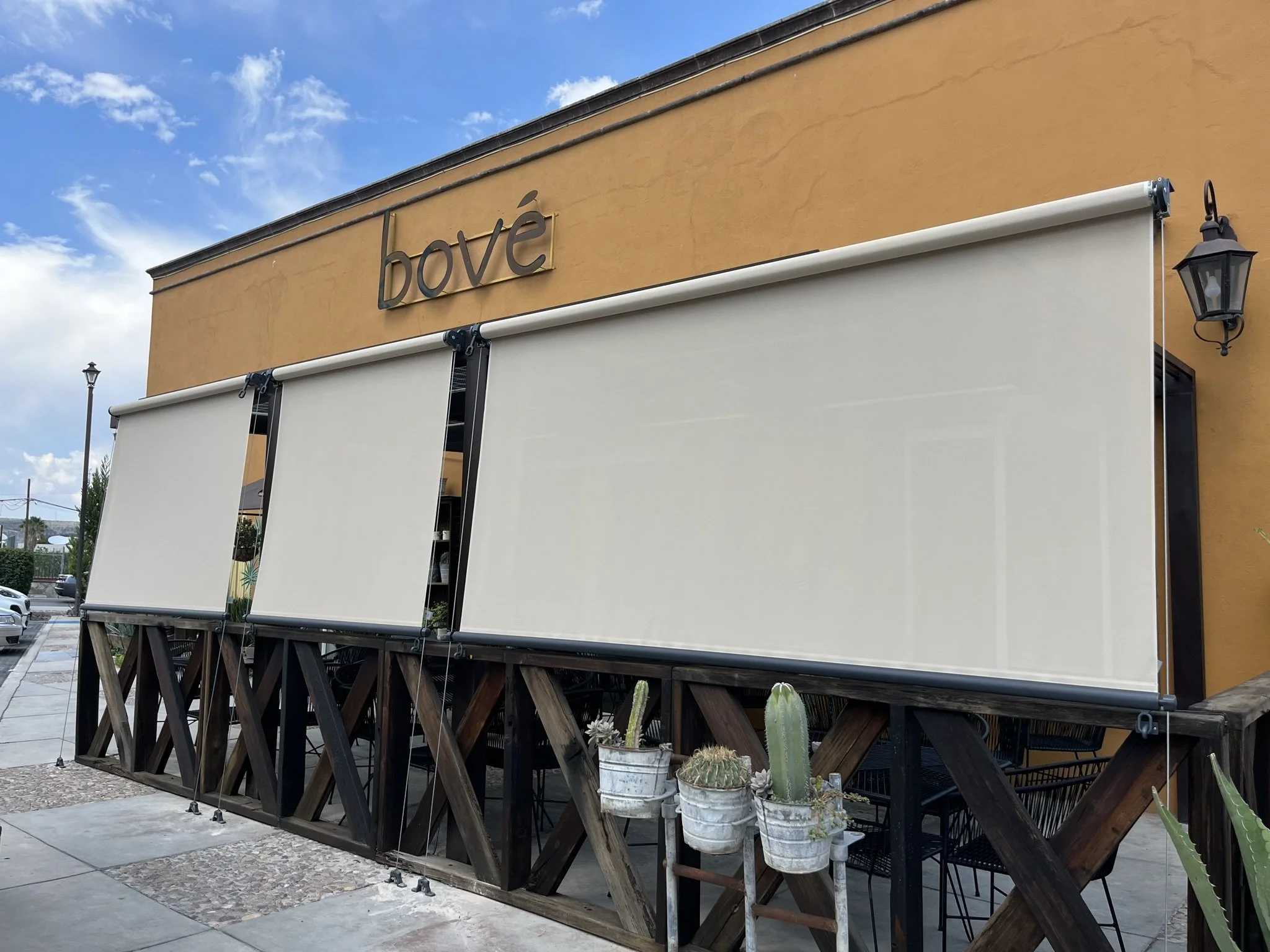 Imagen de Cortinas Enrollables para protección solar y viento en San Miguel de Allende