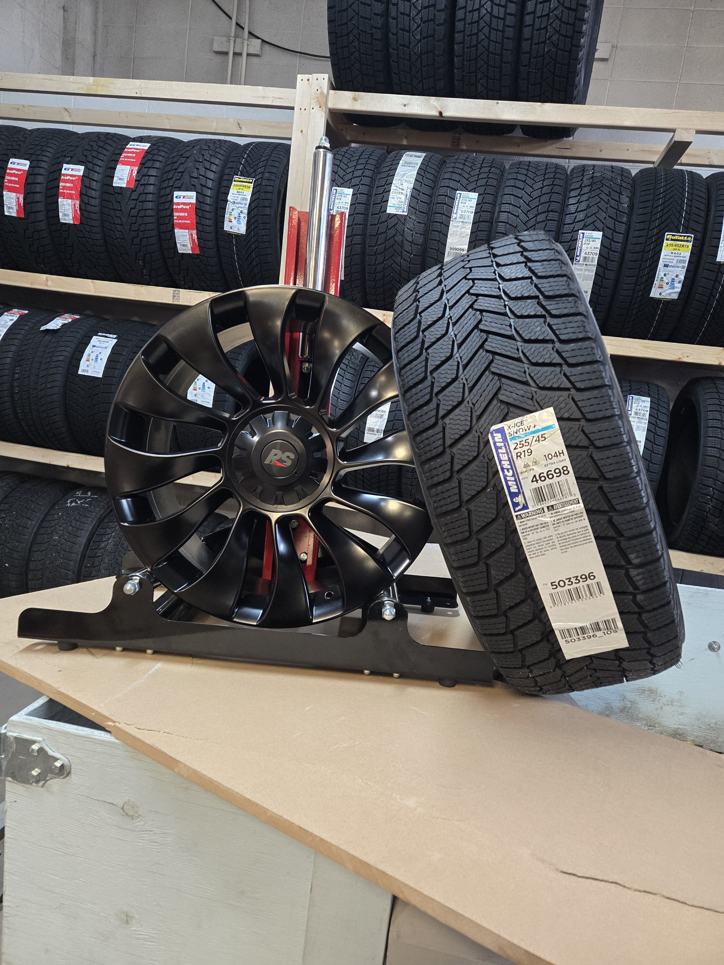 Model Y Package with MICHELIN X ICE SNOW +