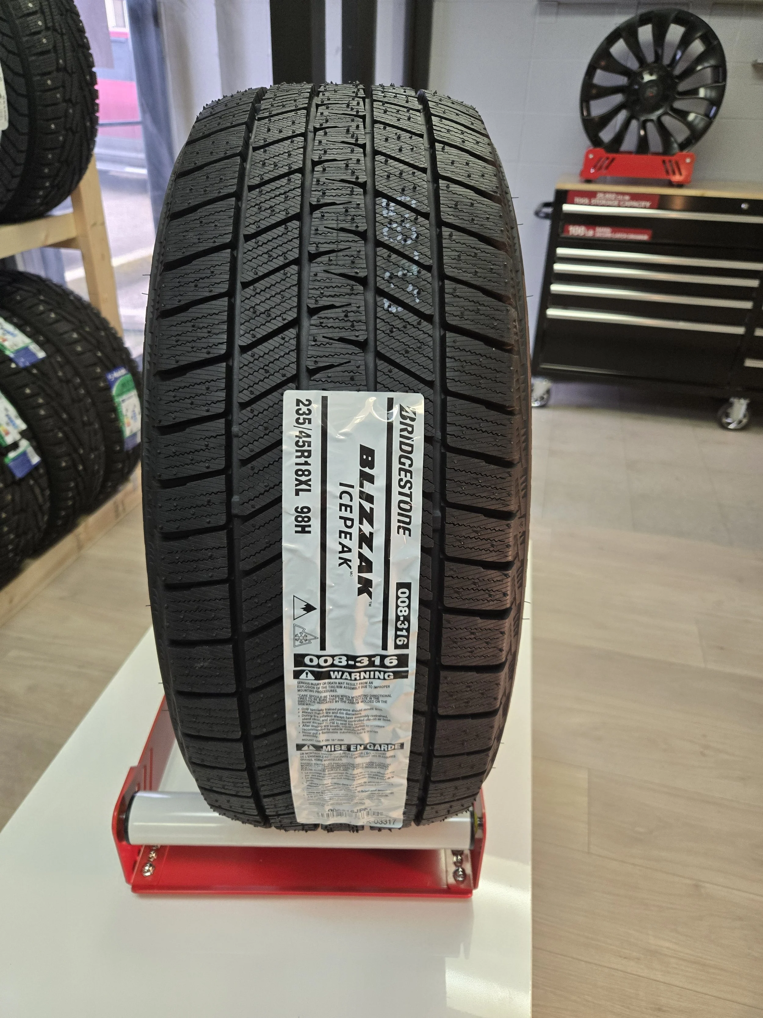 235/45/18 Bridgestone blizzak icepeak
