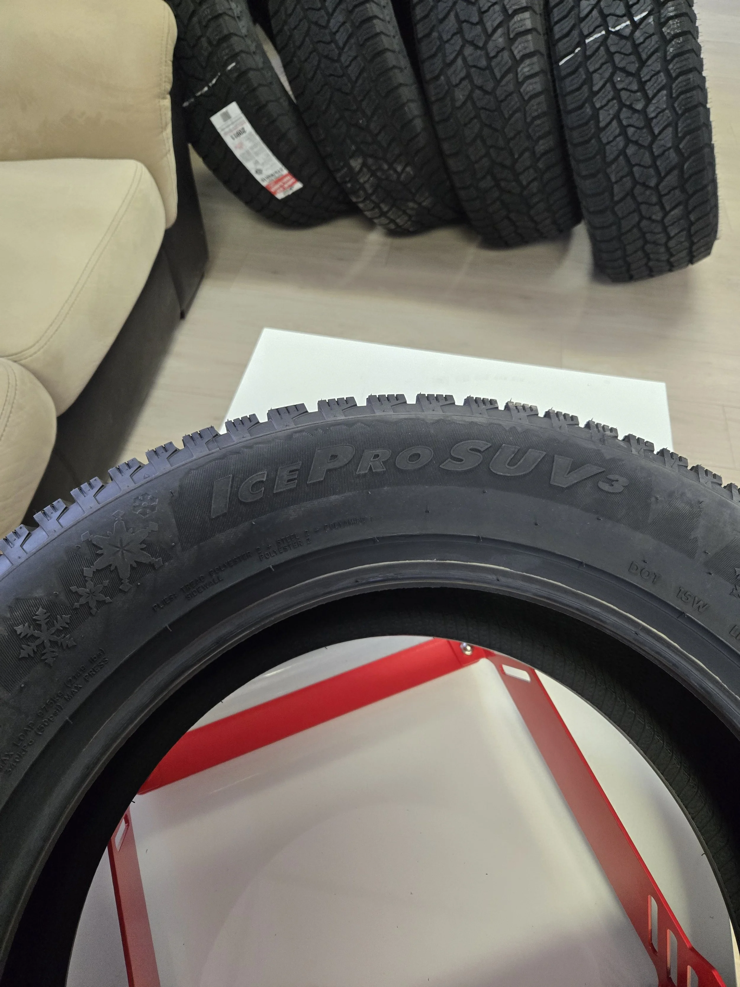 23560R18 GT RADIAL CHAMPIRO ICEPRO 3 SUV 侧面2.jpg