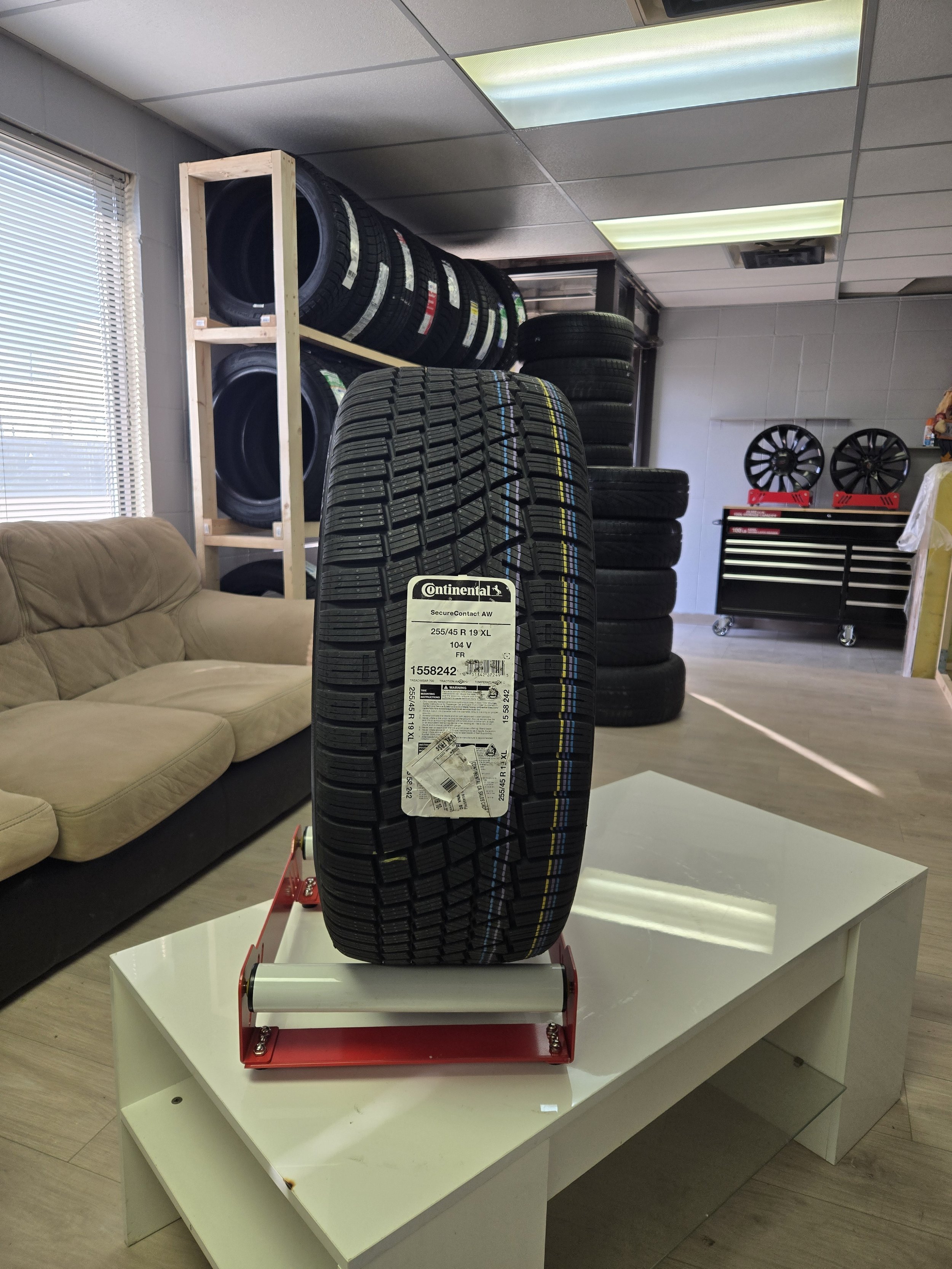 255/45/19 Continental SecureContact AW