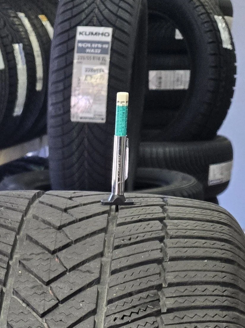 Set of Bridgestone Blizzak LM005 Winter Tires (285/40R19 107W XL)