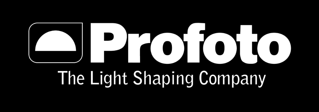 Logo von Profoto mit dem Slogan "The Light Shaping Company" auf schwarzem Hintergrund.