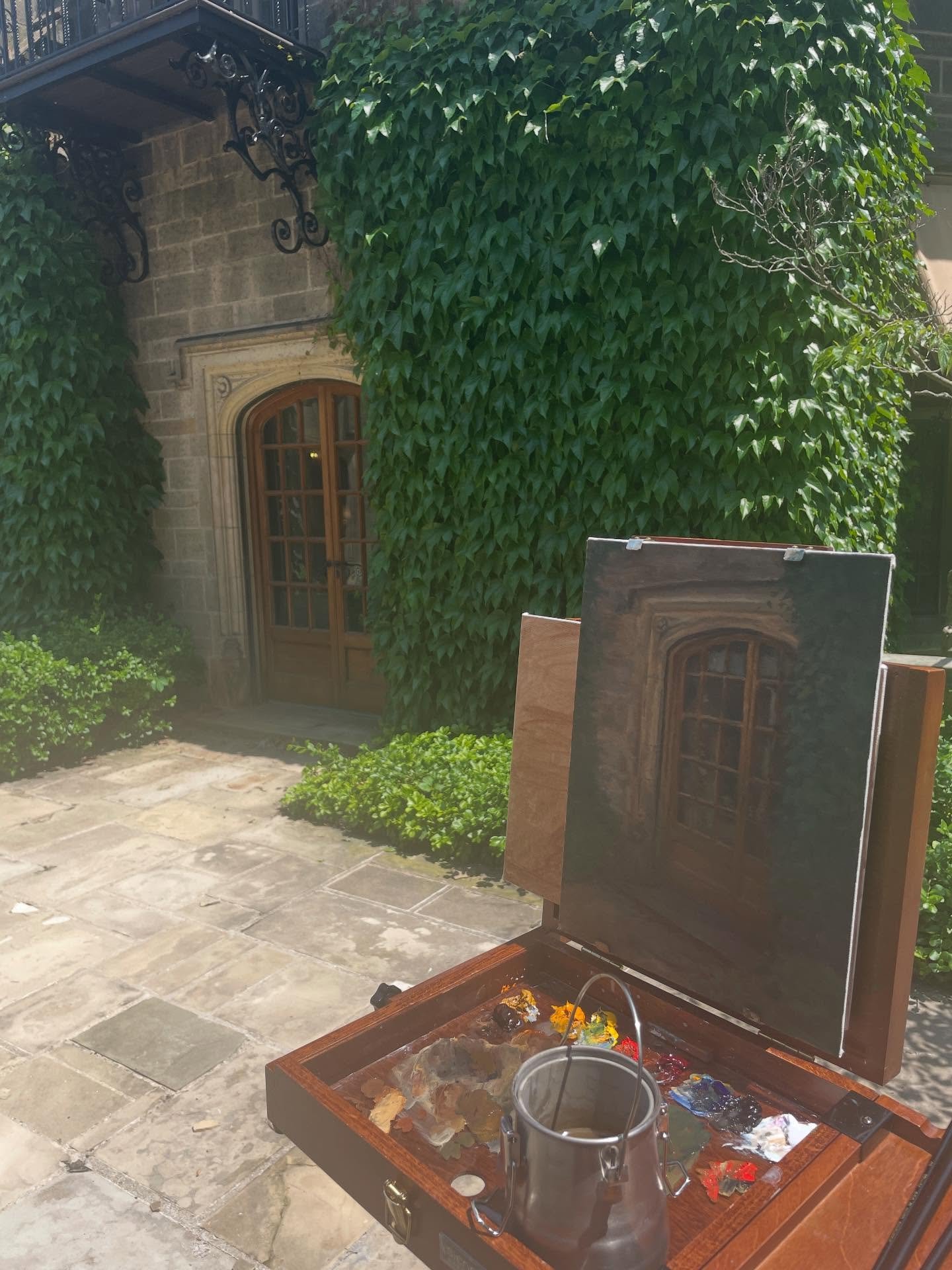 My second painting, Patio Door, from the recent @eefordhouse Paint Out. I included some progress shots as well - I was battling a change in lighting throughout the morning.

#pleinair #oilpaint #sold