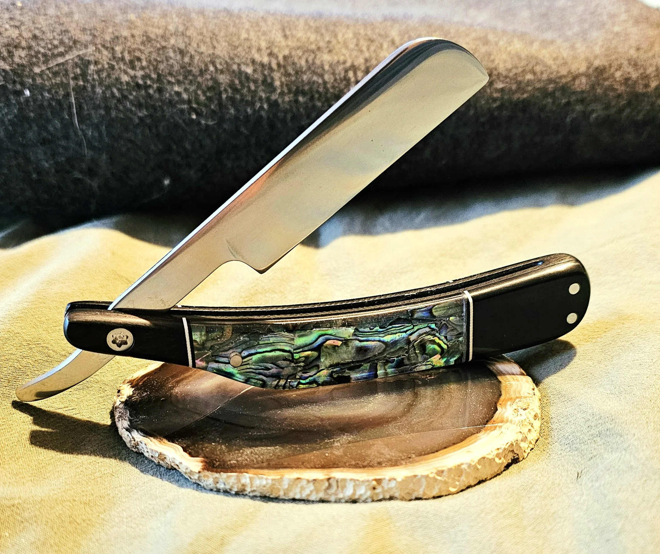 Gentleman's Folding Razor - Magnacut Steel