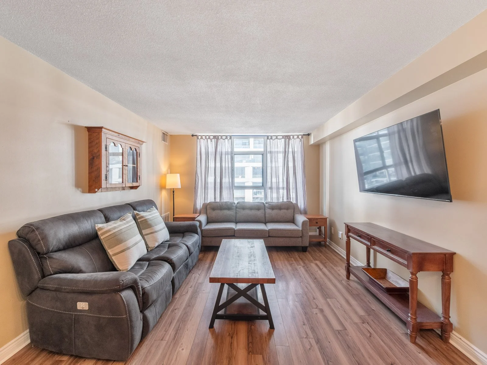 624-1091 Kingston Rd-23.jpg