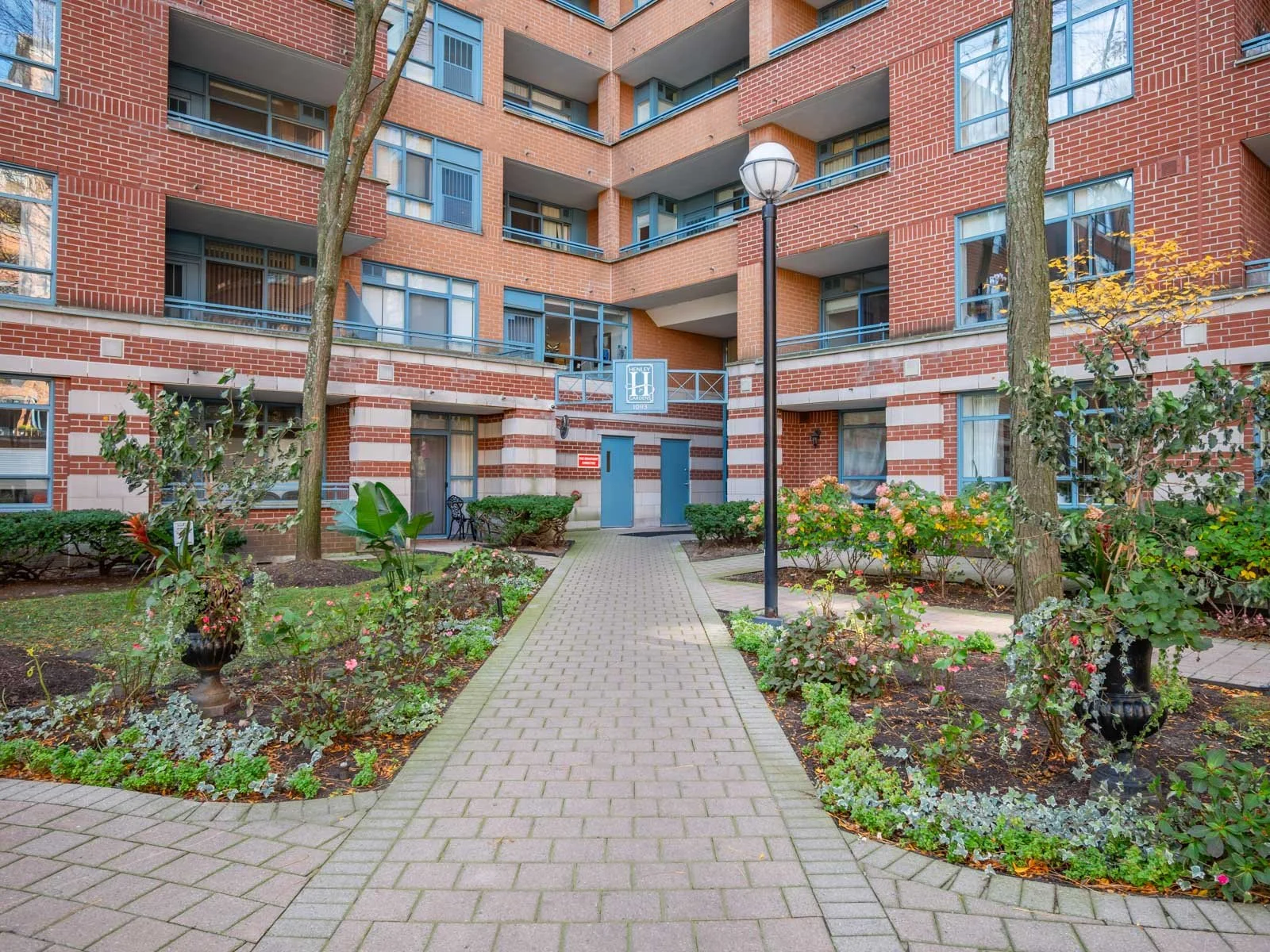 410-1093 Kingston Rd-4.jpg