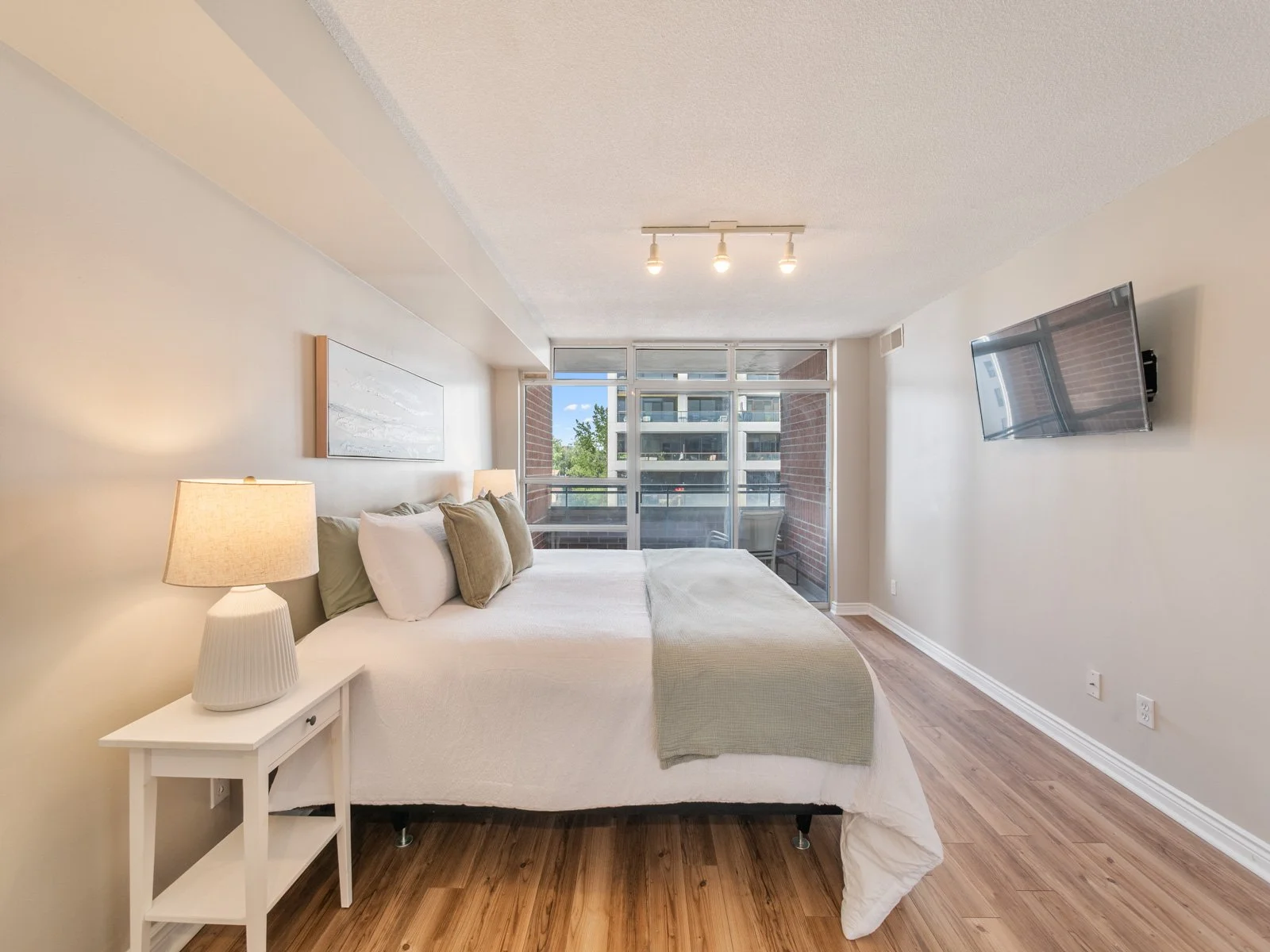 624-1091 Kingston Rd-29.jpg