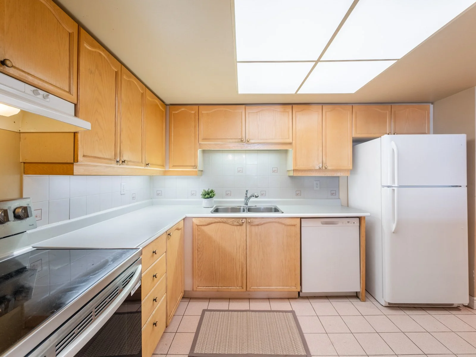 624-1091 Kingston Rd-13.jpg