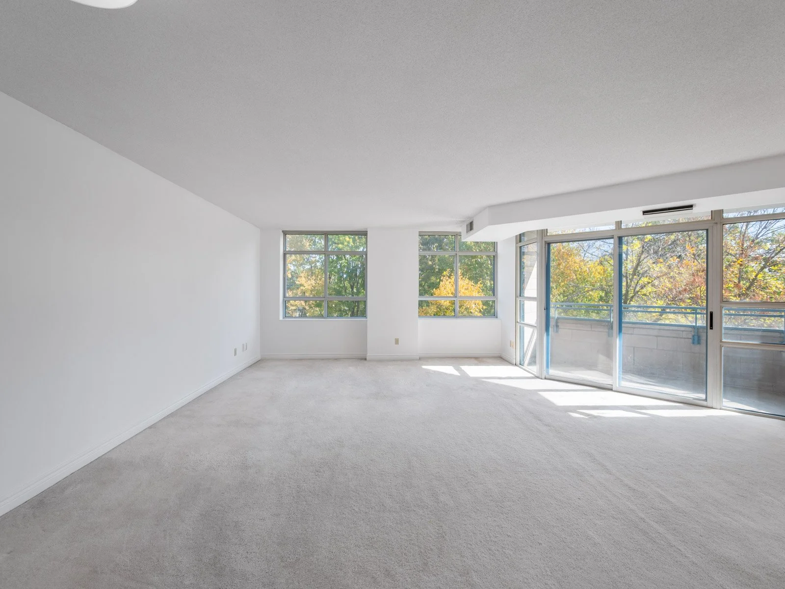 410-1093 Kingston Rd-9.jpg