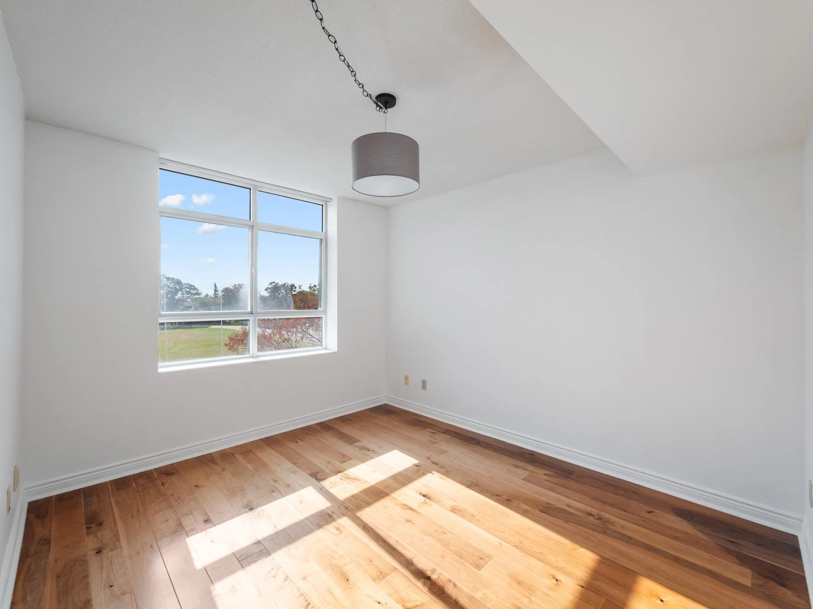 410-1093 Kingston Rd-27.jpg