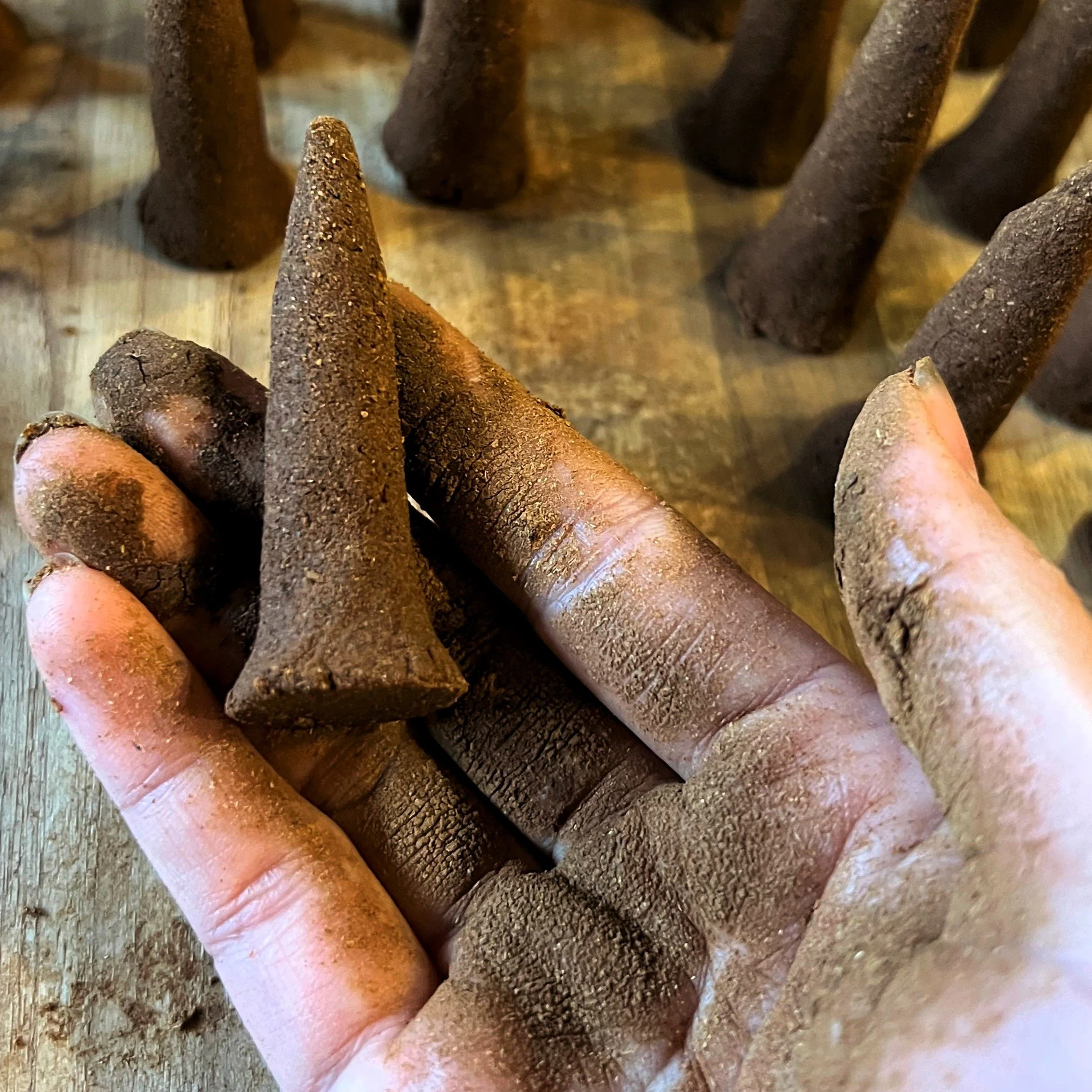 SWEET CINNAMON INCENSE CONES 04.jpg