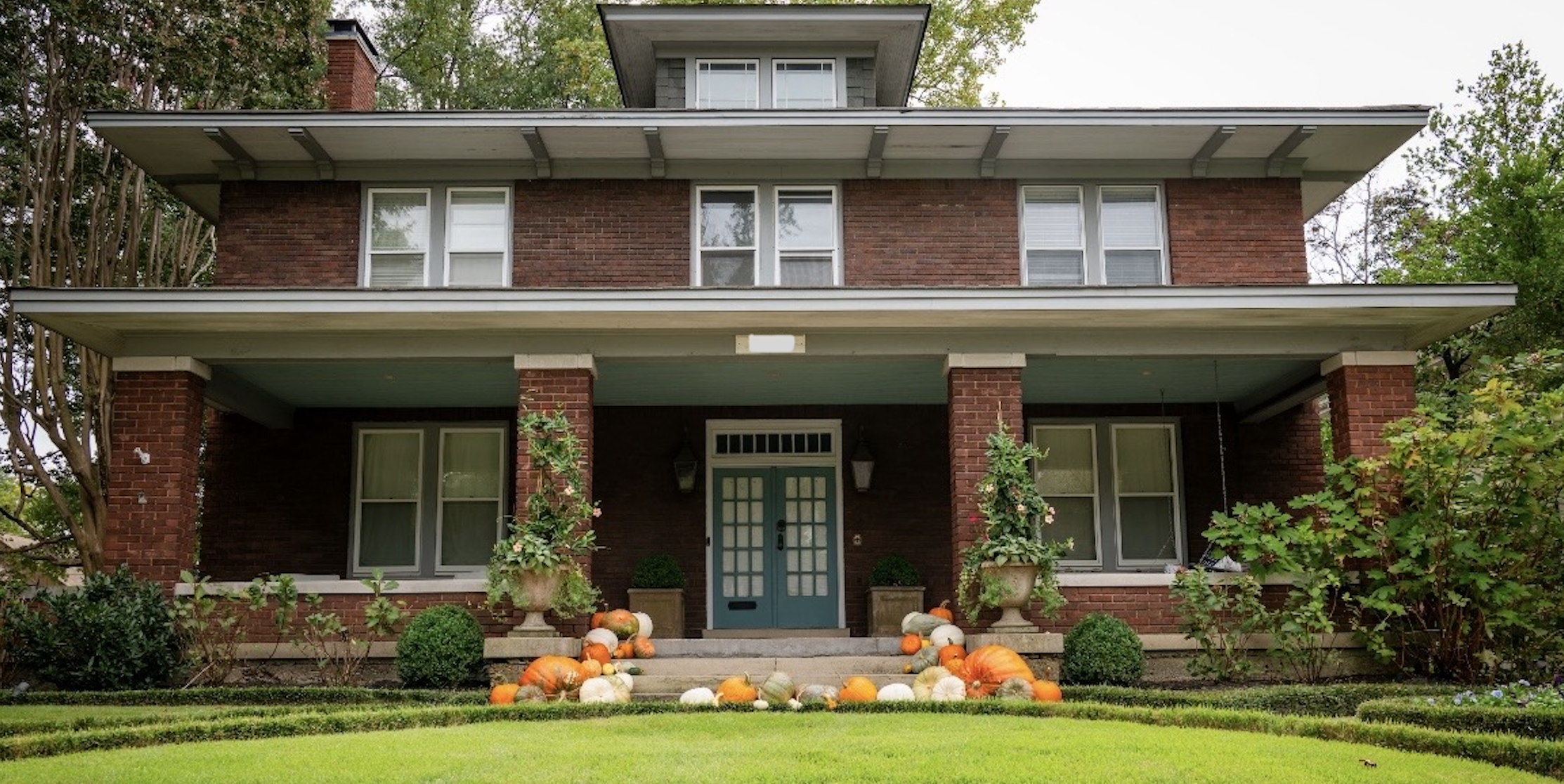 Concierge pumpkin porch installation in Memphis Tennessee by Pumpkin Lady Memphis