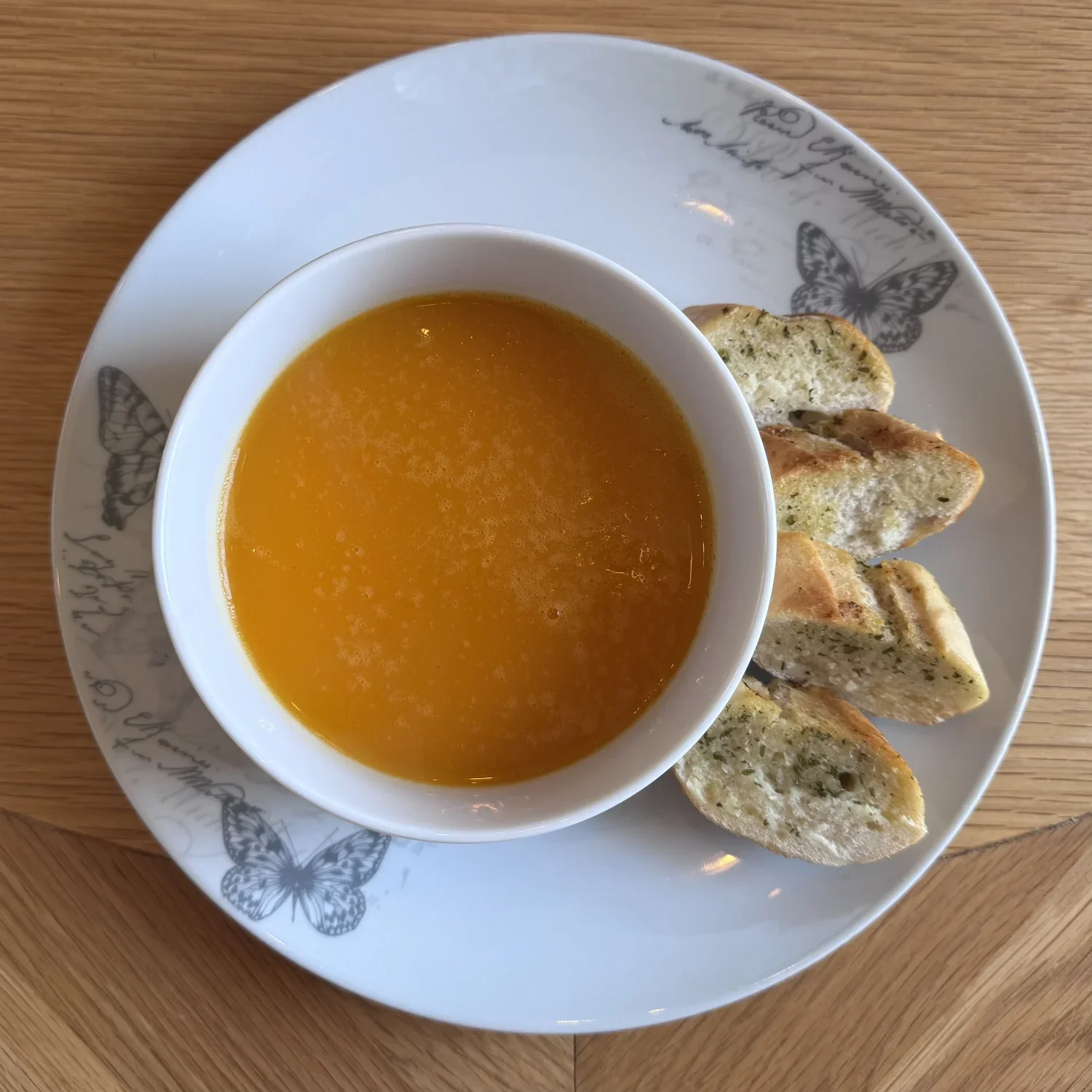 Sweet potato soup with garlic bread