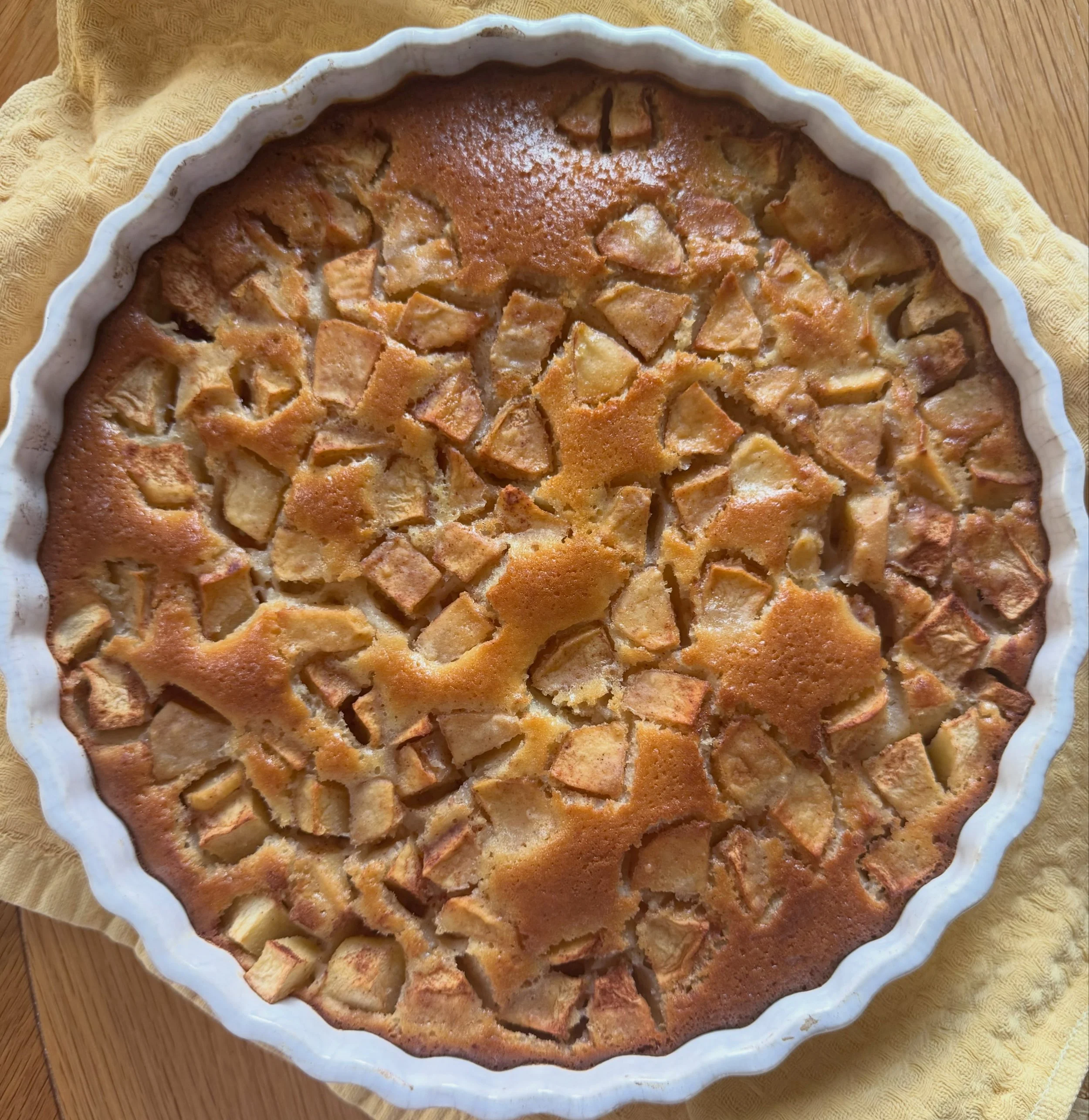 Cinnamon Apple cake 

Recipe on website in bio 

#applecake #apple #cinnamon #autumn #fall